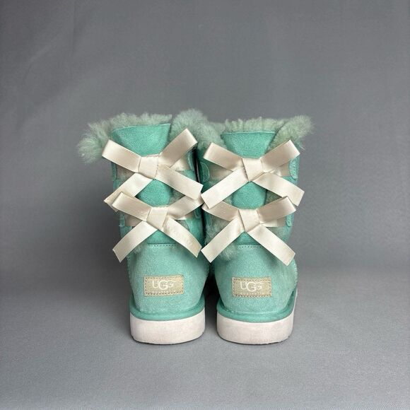Womens Ugg Boots RARE Bailey Bow Tiffany's Aqua Pastel & White Retired 6 Fits 7 - Picture 1 of 11